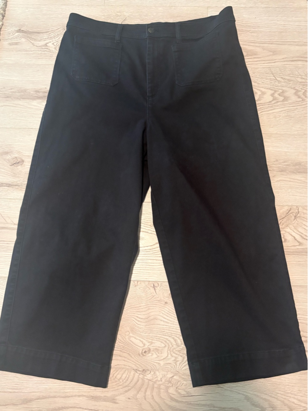 TALBOTS Flawless size 18 High-Waist Black Wide-Leg Crop Pants. Gently worn.